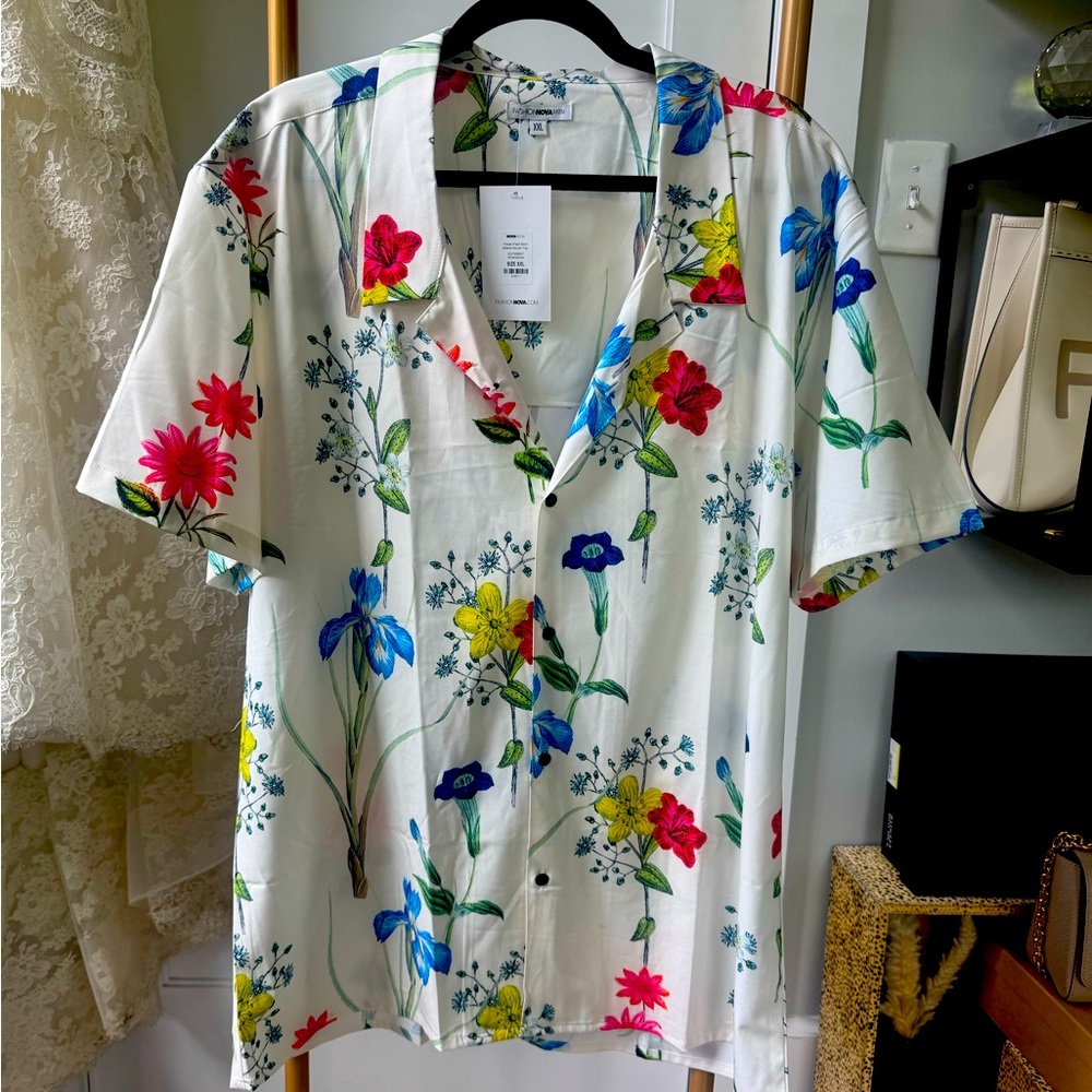 Fashion Nova | Men’s Floral Print Button Down Silky Shirt NEW WITH TAGS